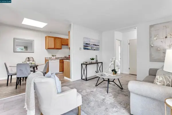 952 952 Mission Rd, South San Francisco, CA 94080