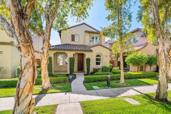 215 W Santa Cruz Way, Mountain House, CA 95391