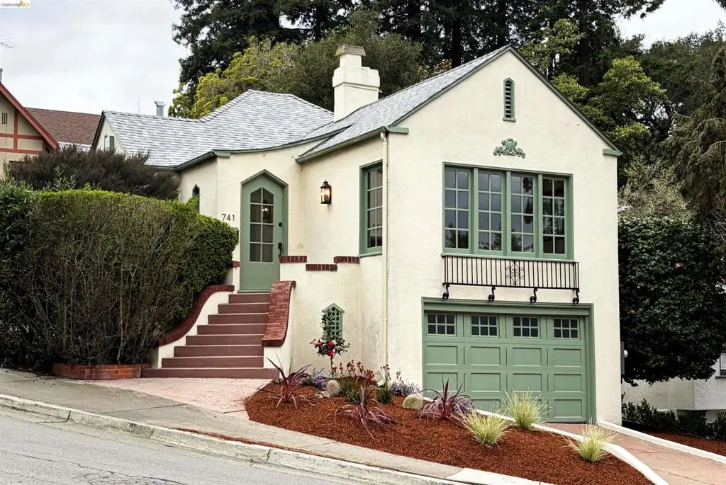 741 Grosvenor Pl, Oakland, CA 94610 - #1