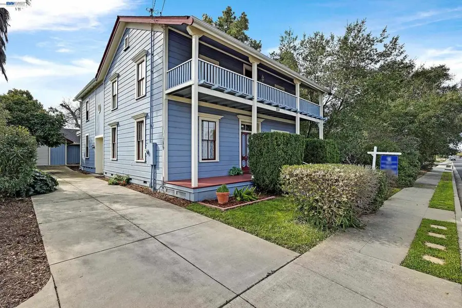 2211 2211 College Avenue, Livermore, CA 94550 - #2