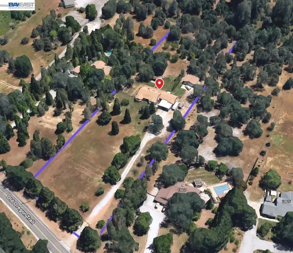 12851 12851 Old Oregon Trail, Redding, CA 96003