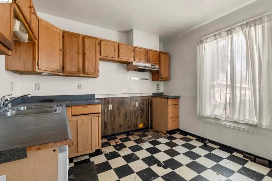 464 42nd St, Oakland, CA 94609 - #2