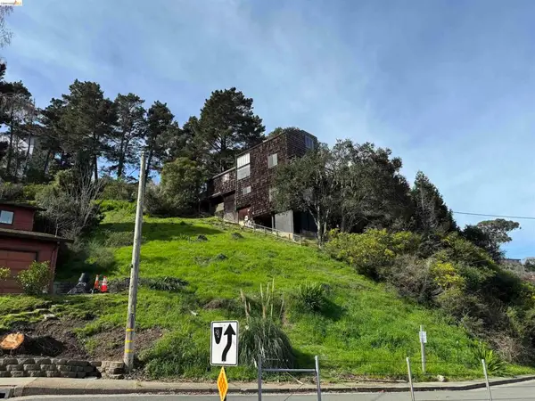 Buena Vista Ave, Richmond, CA 94802