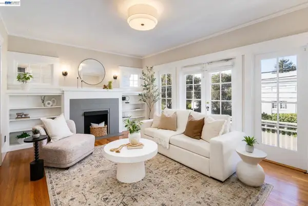 3746 Park Boulevard Way #B, Oakland, CA 94610