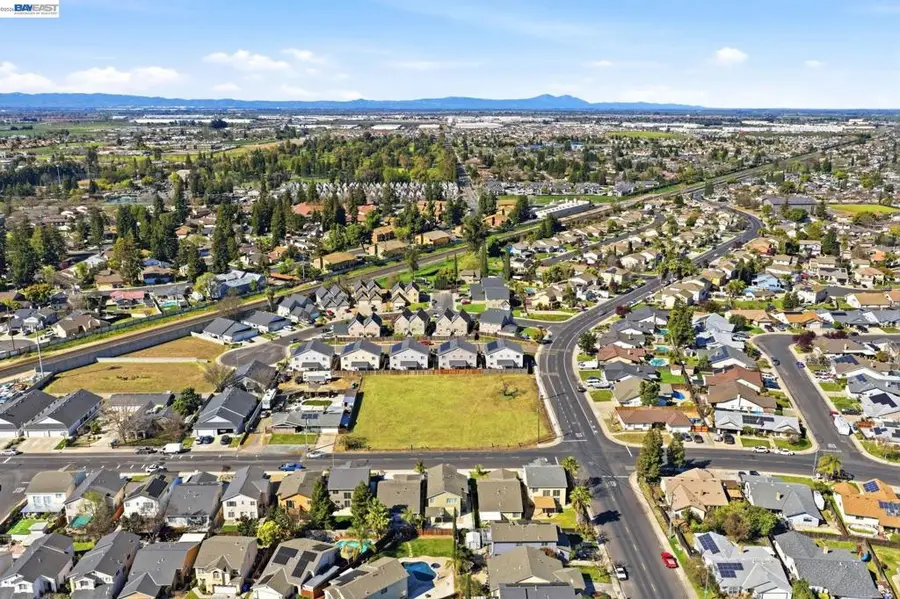 445 N Walnut Ave, Manteca, CA 95336 - #2