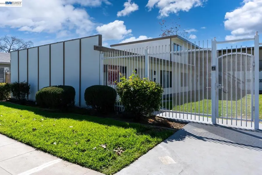 132 W 18th St, Merced, CA 95340 - #3