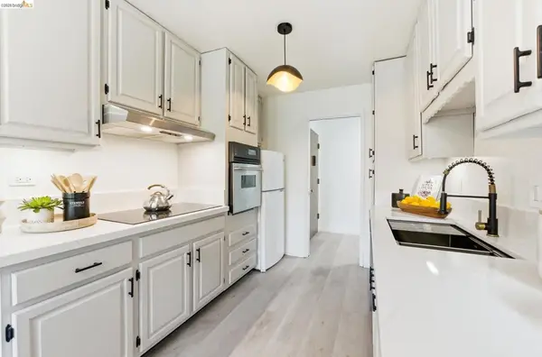 245 Montecito Ave #203, Oakland, CA 94610