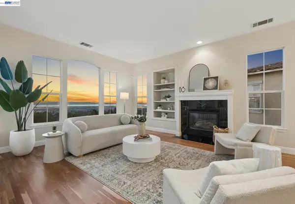 8255 Skyline Cir, Oakland, CA 94605