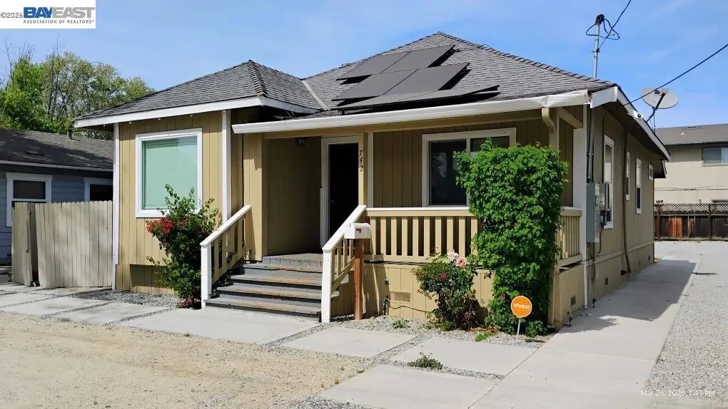 742 4th St, Hollister, CA 95023 - #1