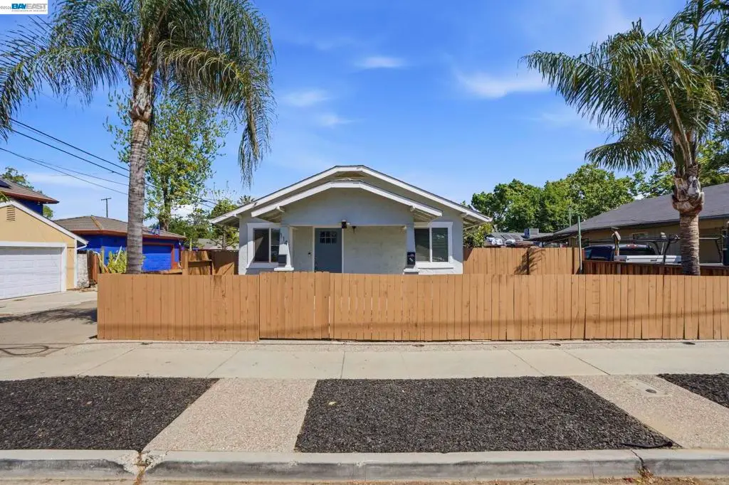 114 C St, Tracy, CA 95376 - #1