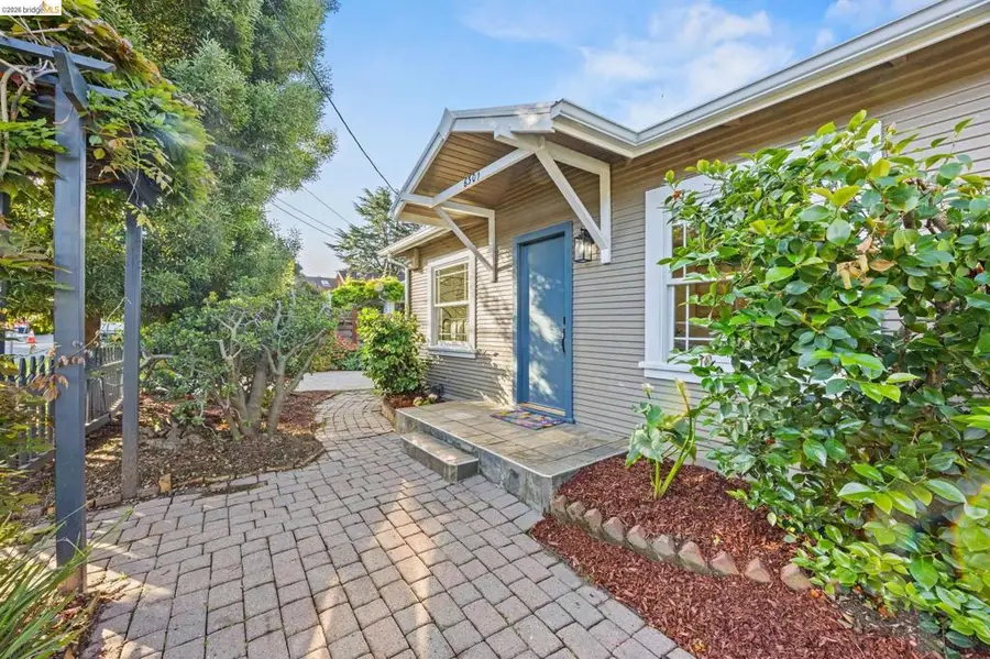 6301 Hillmont Drive, Oakland, CA 94605 - #2