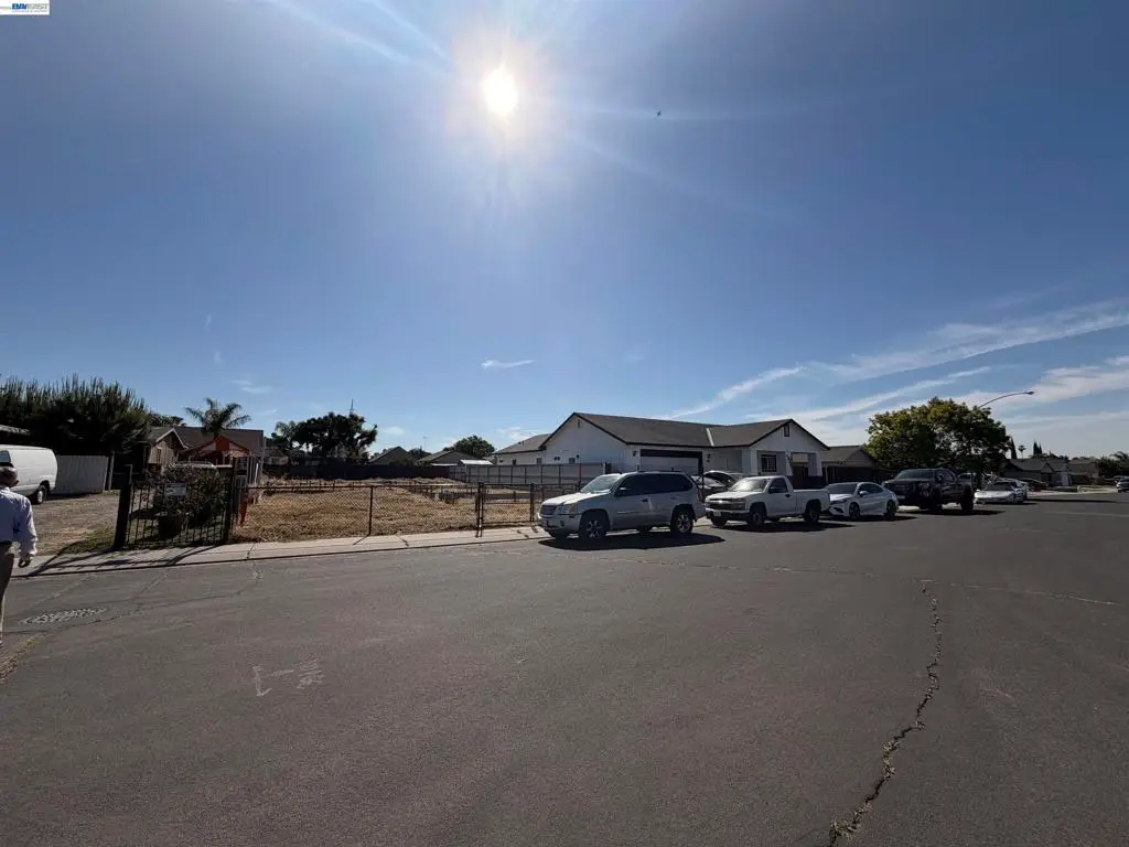 410 Montague Ct, Modesto, CA 95351 - #1