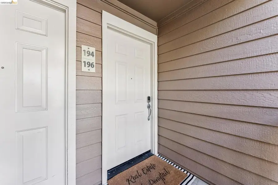 194 Lakeshore Ct, Richmond, CA 94804 - #3
