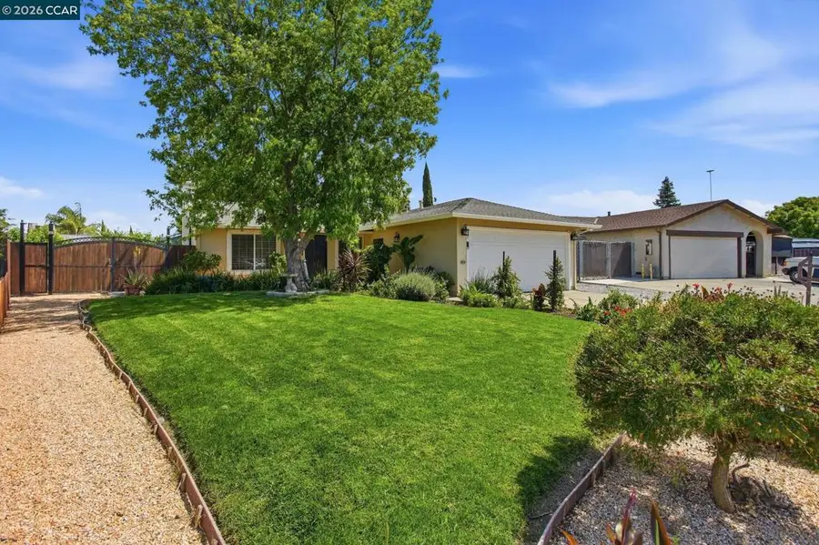142 Plymouth Ct, Vacaville, CA 95687 - #2