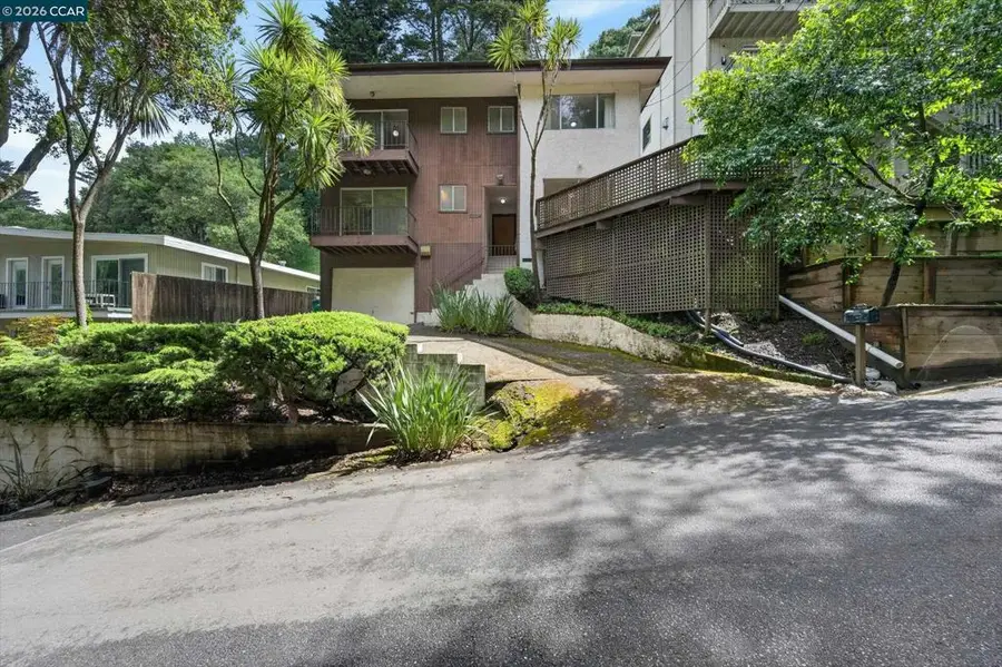 6334 Doran Dr, Oakland, CA 94611 - #3