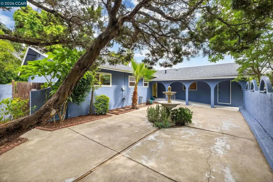 1881 Emerald St, Concord, CA 94518 - #2