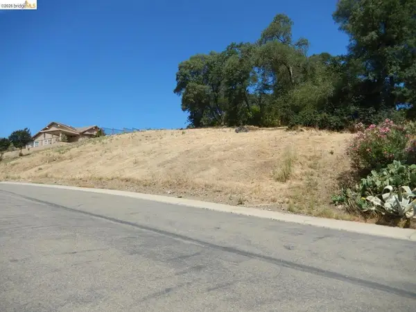 512 Crazy Horse Ct, Cameron Park, CA 95682