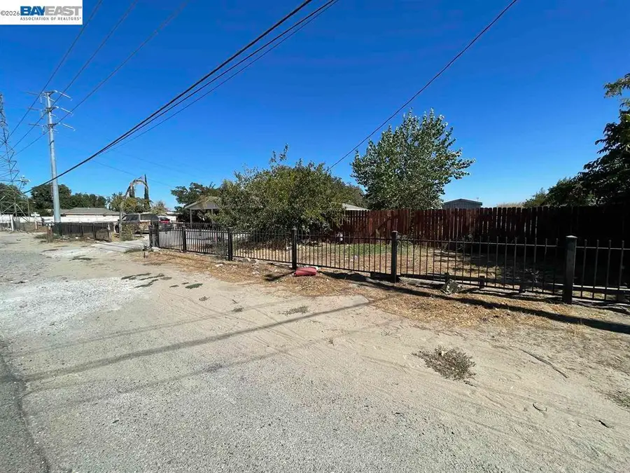 580 S Airport Way, Manteca, CA 95337 - #3