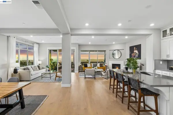 6767 Skyview Drive, Oakland, CA 94605