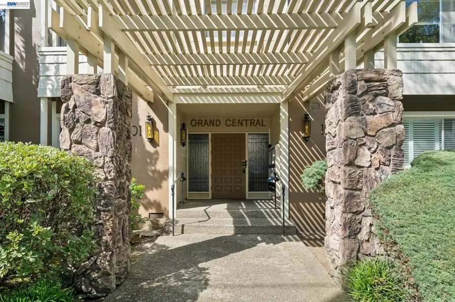 1701 Central Ave #R, Alameda, CA 94501 - #2