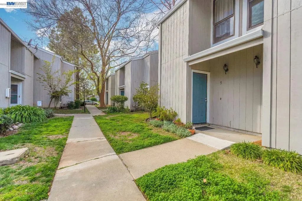 2300 Sycamore Ln #5, Davis, CA 95616 - #1