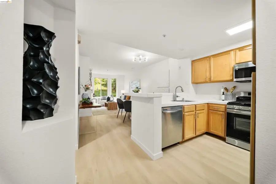 320 Caldecott #116, Oakland, CA 94618 - #2