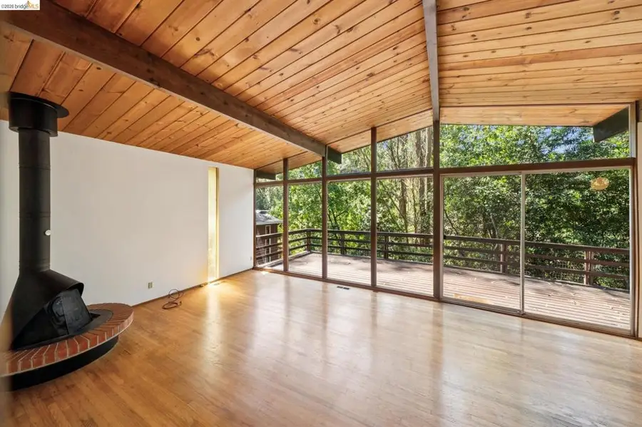 6725 Moore Dr, Oakland, CA 94611 - #3