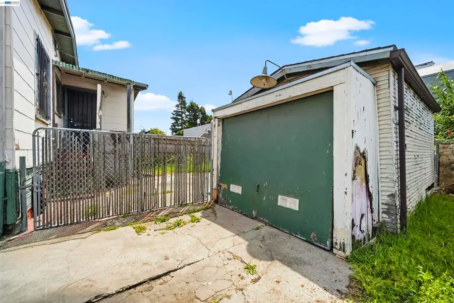 10737 Pearmain St, Oakland, CA 94603 - #2