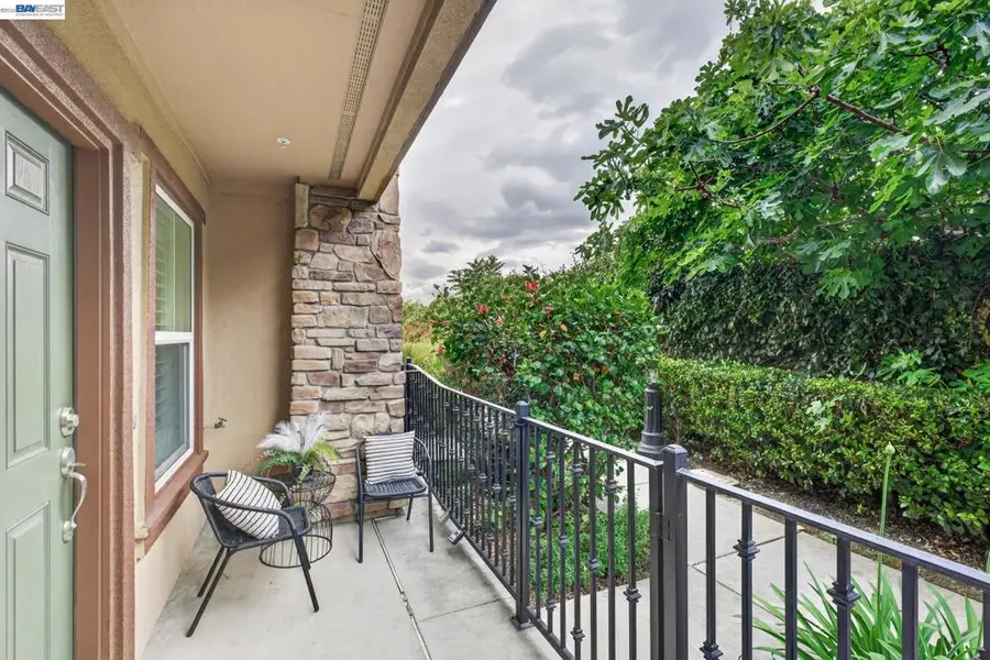 1072 Victories Loop, San Jose, CA 95116 - #3