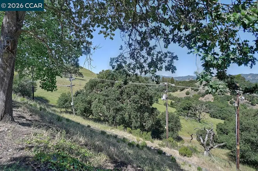 1300 Skycrest Dr #2, Walnut Creek, CA 94595 - #3
