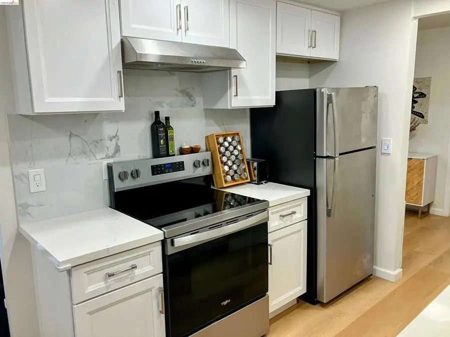 8761 Mountain Blvd #11, Oakland, CA 94605 - #3