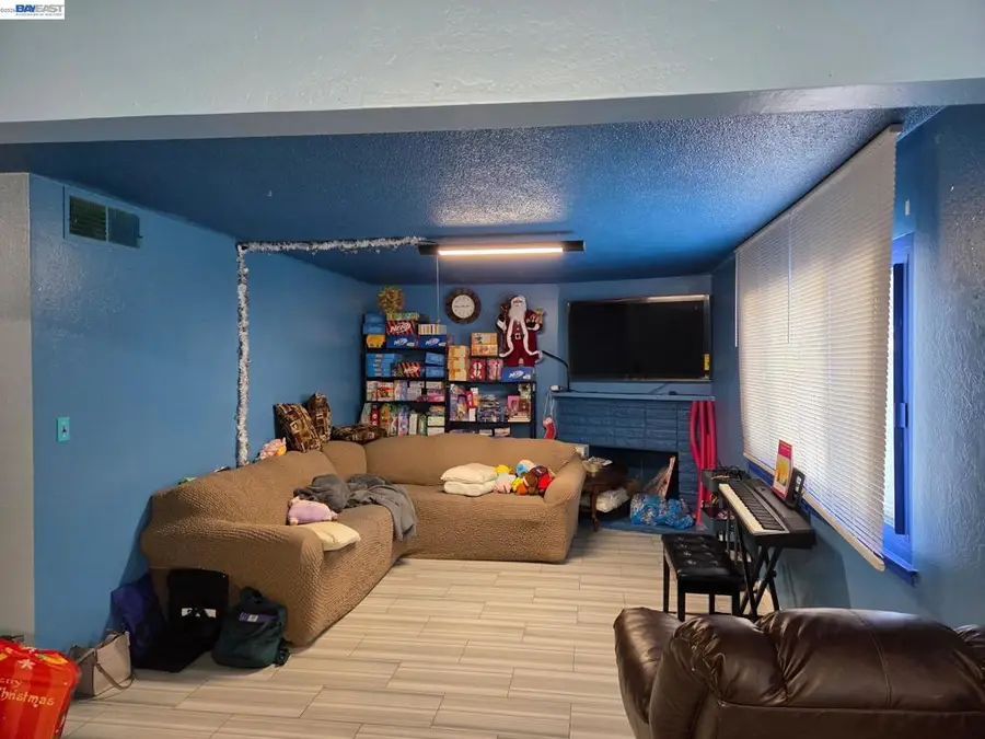 3823 E Donner Ave, Fresno, CA 93726 - #2