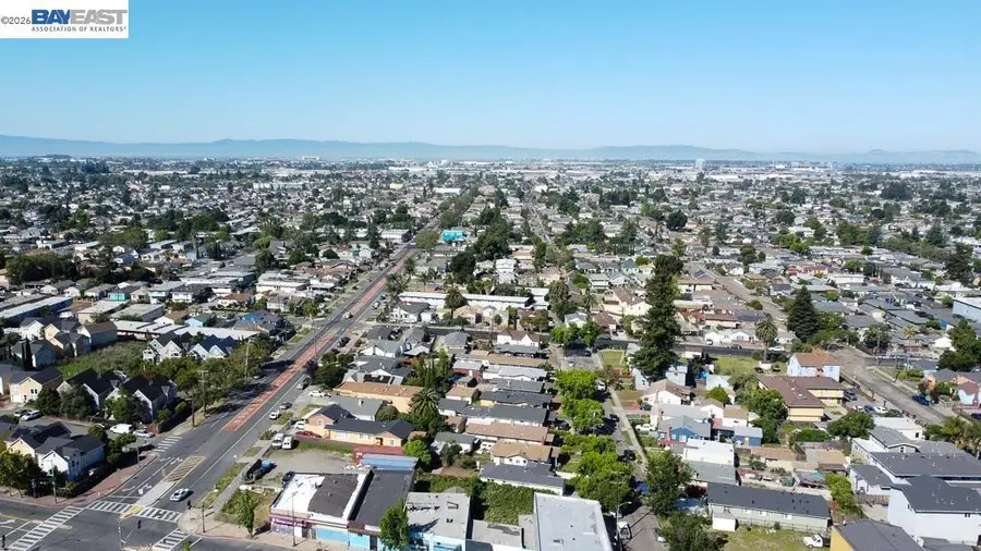 8809 Seneca Street, Oakland, CA 94605 - #2