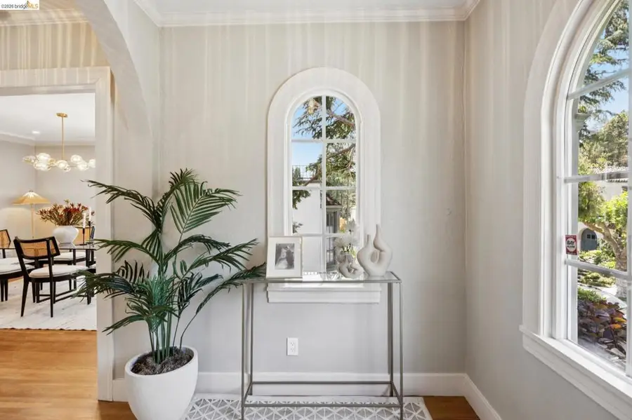 976 Grosvenor Pl, Oakland, CA 94610 - #3
