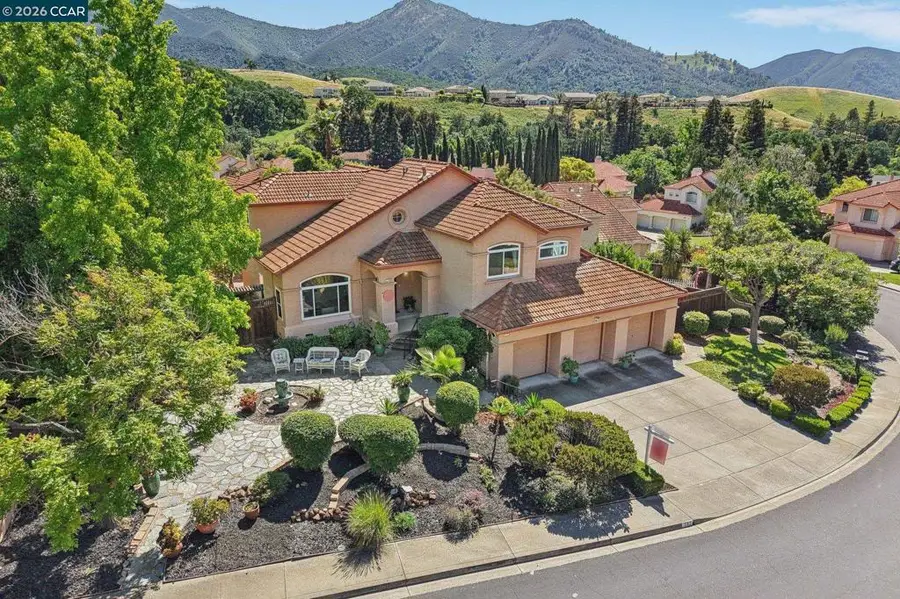 242 El Pueblo Pl, Clayton, CA 94517 - #2