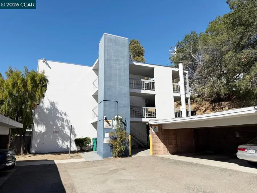 944 Walpert St, Hayward, CA 94541 - #3