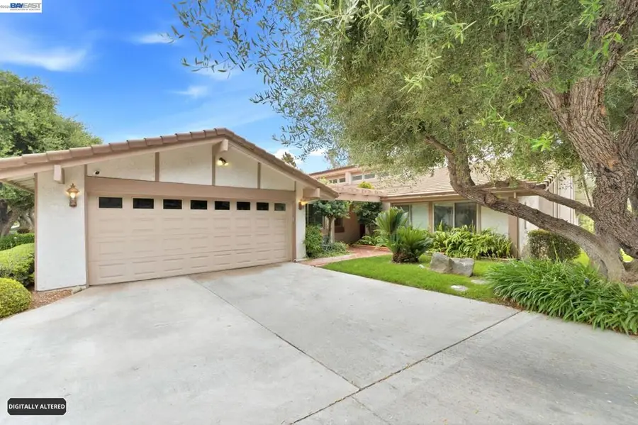 742 Via Zapata, Riverside, CA 92507 - #3