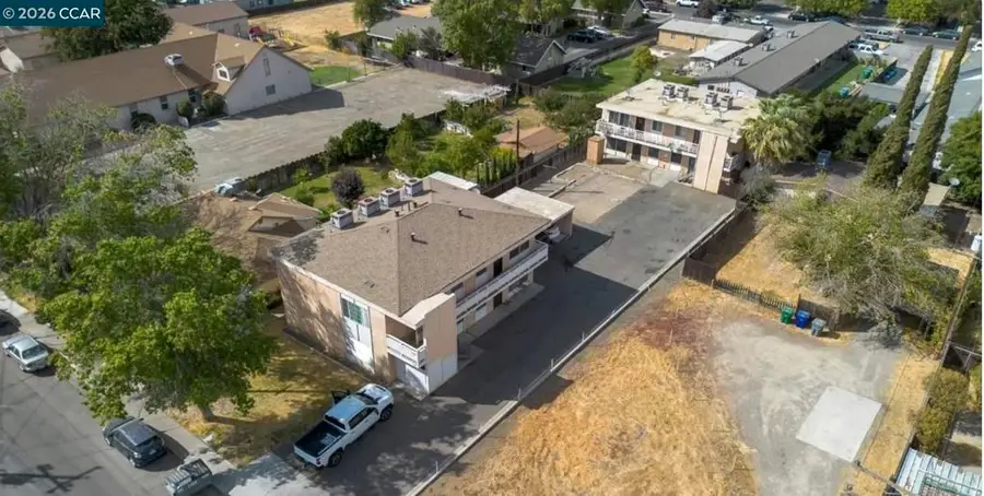 218 W K St, Los Banos, CA 93635 - #2