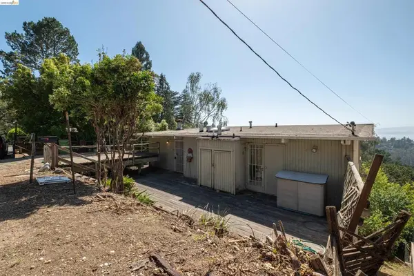 7279 Snake Rd, Oakland, CA 94611