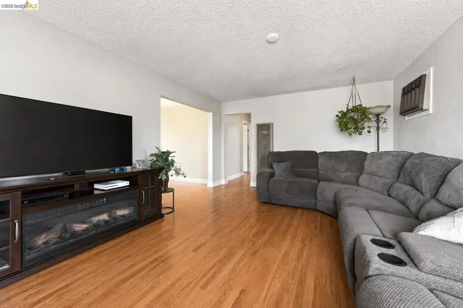 218 W Madill St, Antioch, CA 94509 - #3