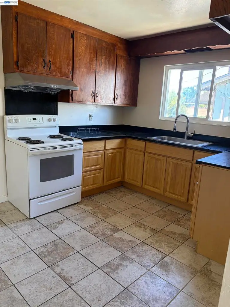 15588 Lorenzo Ave. #UPSTAIRS, San Lorenzo, CA 94580 - #2