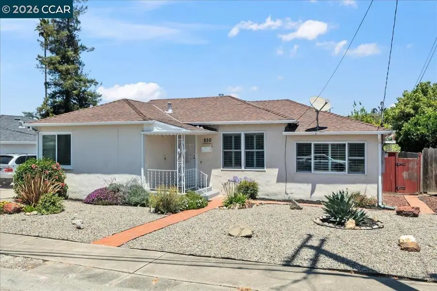 850 Harmony Dr, Ashland, CA 94541 - #2