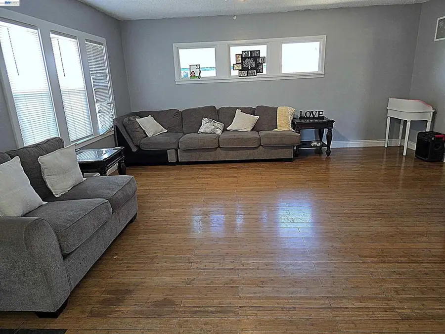 136 Jessie Ave, Manteca, CA 95337 - #2