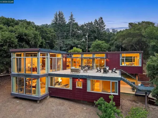 2 Crane Ct, Orinda, CA 94563