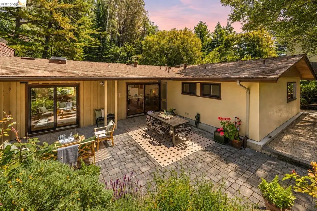 7200 Saroni Dr, Oakland, CA 94611 - #1