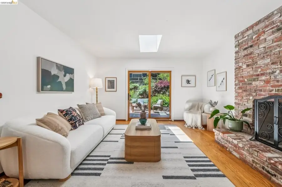 7200 Saroni Dr, Oakland, CA 94611 - #2