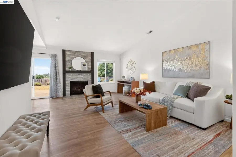295 Iris Rd, Hercules, CA 94547 - #2