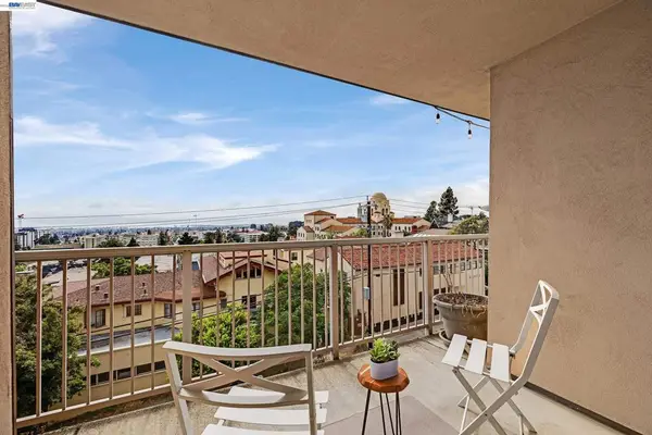 2 Panoramic Way #306, Berkeley, CA 94704