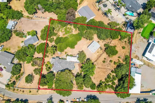26027 Clover Rd, Hayward, CA 94542