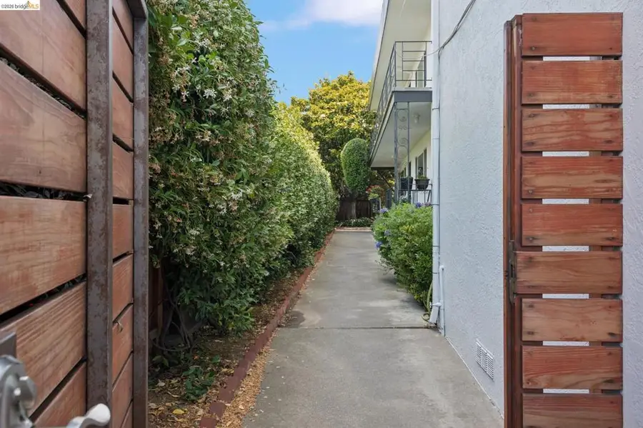3054 Bona St #D, Oakland, CA 94601 - #2